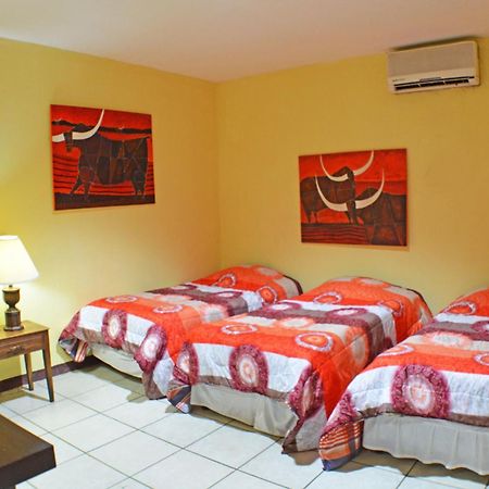 Hotel Plaza Cosiguina Чинандега Екстериор снимка