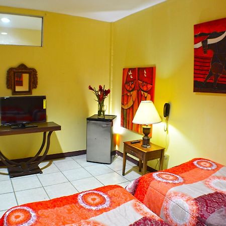 Hotel Plaza Cosiguina Чинандега Екстериор снимка