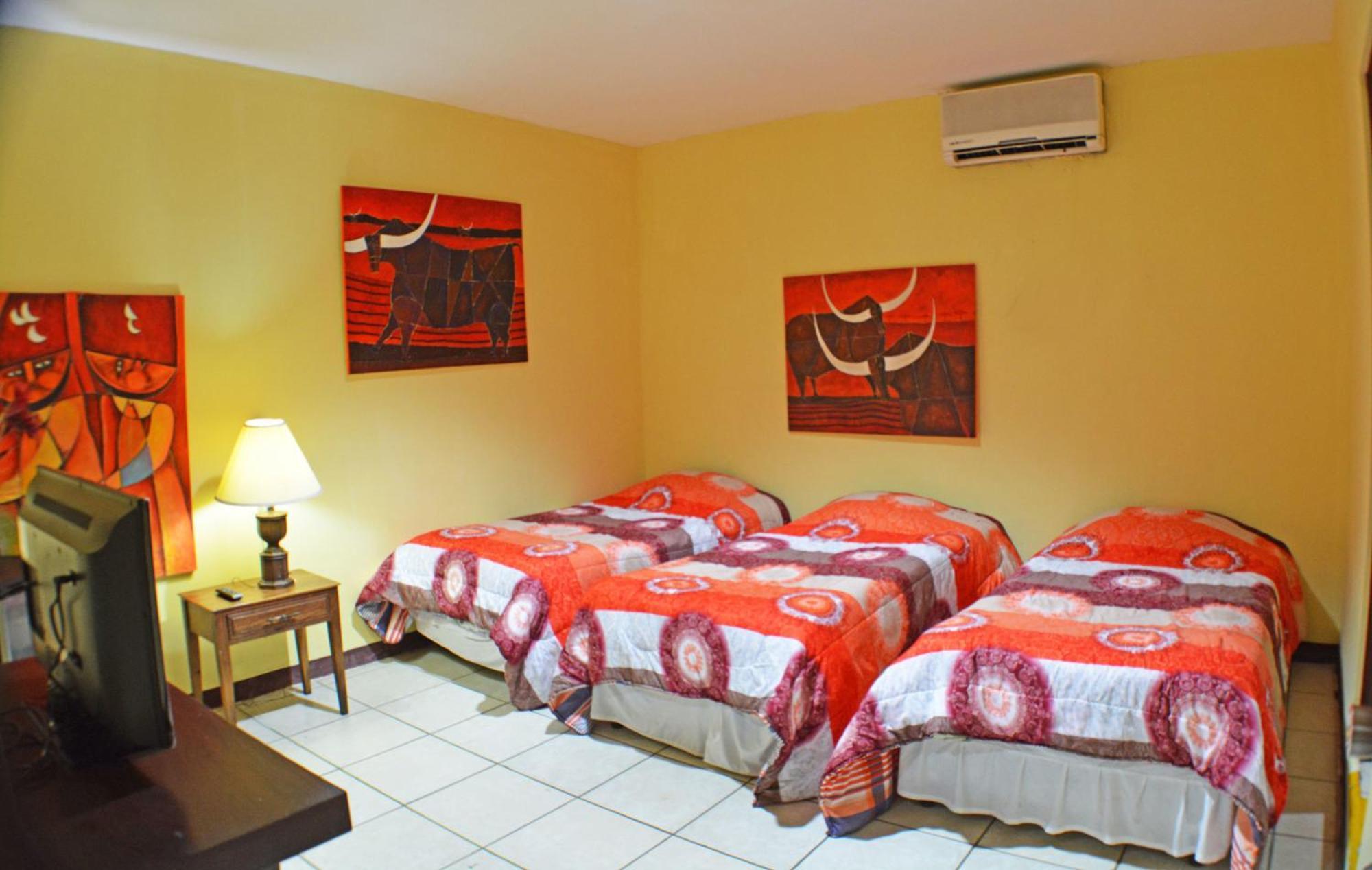 Hotel Plaza Cosiguina Чинандега Екстериор снимка