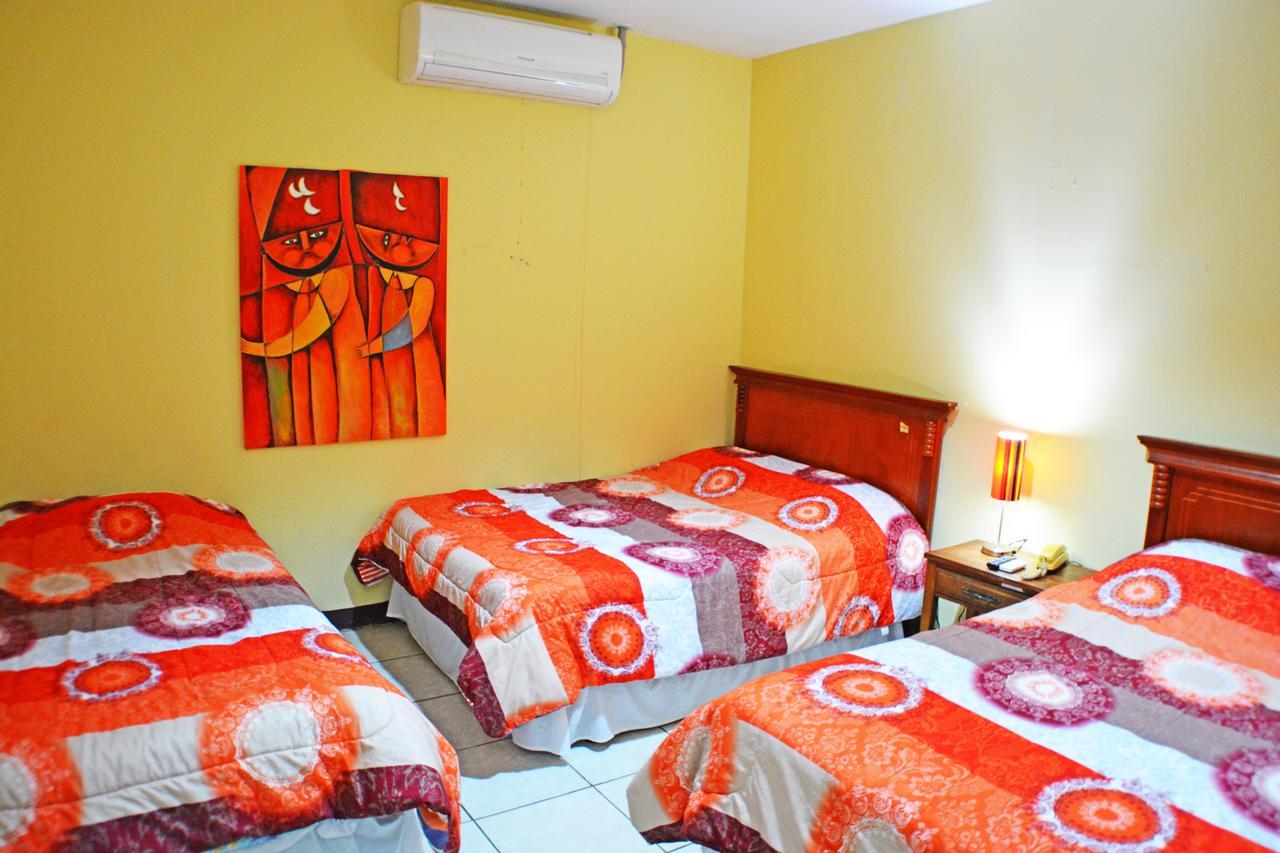 Hotel Plaza Cosiguina Чинандега Екстериор снимка