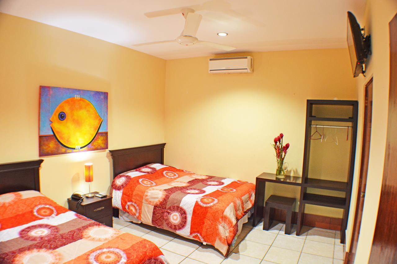 Hotel Plaza Cosiguina Чинандега Екстериор снимка