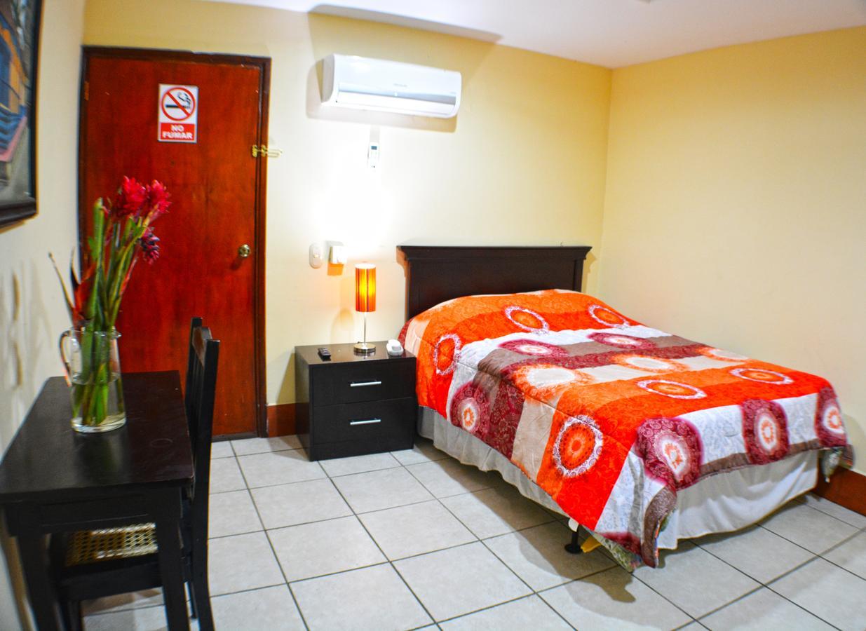 Hotel Plaza Cosiguina Чинандега Екстериор снимка