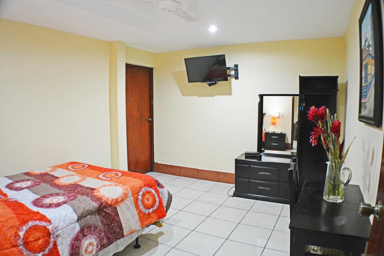 Hotel Plaza Cosiguina Чинандега Екстериор снимка