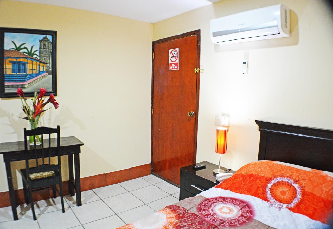 Hotel Plaza Cosiguina Чинандега Екстериор снимка
